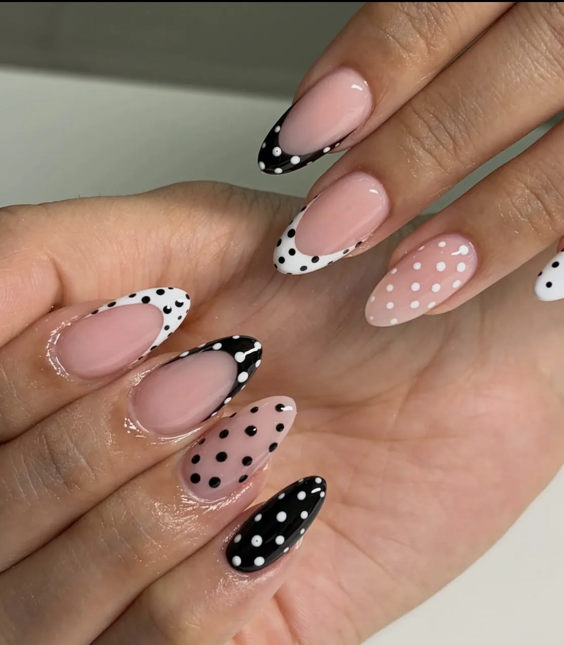 Nail Art French Polka - Blushes & Brushes, Ramesh Nagar